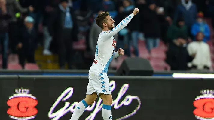 NAPLES, ITALY - DECEMBER 18: Dries Mertens of Napoli celebrates after scoring goal 5-2 during the Serie A match between SSC Napoli and FC Torino at Stadio San Paolo on December 18, 2016 in Naples, Italy.  (Photo by Francesco Pecoraro/Getty Images)