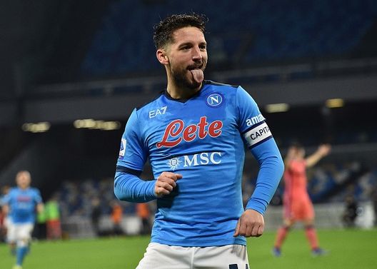 NAPLES, ITALY - DECEMBER 04: Dries Mertens of Napoli celebrates after scoring the second goal of Napoli during the Serie A match between SSC Napoli and Atalanta BC at Stadio Diego Armando Maradona on December 04, 2021 in Naples, Italy. (Photo by SSC NAPOLI/SSC NAPOLI via Getty Images) FOTO La famiglia Mertens in viaggio verso Ibiza: sorrisi per Dries, Kat e Ciro Romeo- immagine 2