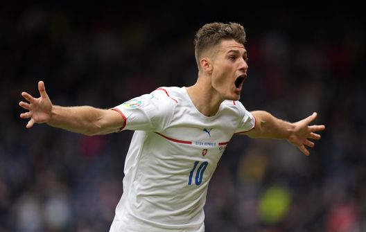 Patrick Schick festeggia il suo gol da centrocampo nella prima giornata di Euro2020 contro la Scozia Patrick Schick festeggia il suo gol da centrocampo nella prima giornata di Euro2020 contro la Scozia