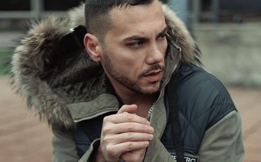 Il rapper Raige attende Juventus-Inter 