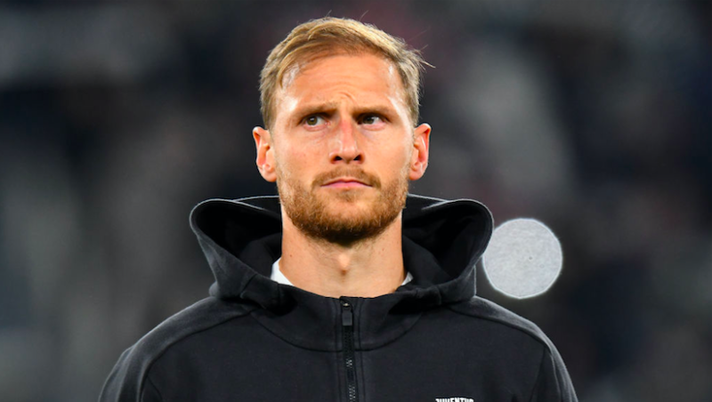 FOTO – Howedes scatenato nella festa Scudetto della Juve: stappa le birre! - immagine 1