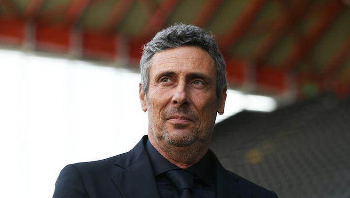 UDINE, ITALY - MAY 08: Luca Gotti, Head Coach of Udinese Calcio looks on prior to the Serie A match between Udinese Calcio and Bologna FC at Dacia Arena on May 08, 2021 in Udine, Italy. Sporting stadiums around Italy remain under strict restrictions due to the Coronavirus Pandemic as Government social distancing laws prohibit fans inside venues resulting in games being played behind closed doors. (Photo by Alessandro Sabattini/Getty Images) Azzi, operazione in chiusura: sì al terzino mancino ma c’è il sorpasso all’Atalanta - immagine 1