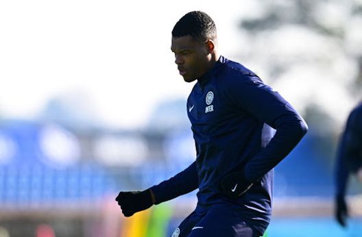 Dumfries, agente al lavoro in Premier: “Non si è mosso nulla, tutto rimandato in estate”- immagine 2