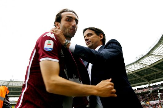  TURIN, ITALY - MAY 26: SS Lazio head coach Simone Inzaghi and Emiliano Moretti of Torino FC during the Serie A match between Torino FC and SS Lazio at Stadio Olimpico di Torino on May 26, 2019 in Turin, Italy. (Photo by Marco Rosi/Getty Images) 