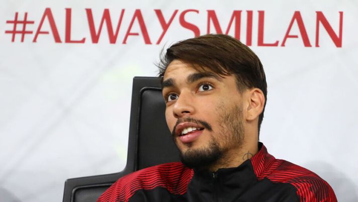 MILAN, ITALY - SEPTEMBER 29: Lucas Paqueta of AC Milan looks on before the Serie A match between AC Milan and ACF Fiorentina at Stadio Giuseppe Meazza on September 29, 2019 in Milan, Italy. (Photo by Marco Luzzani/Getty Images) Milan, l’Equipé: “Possibile incasso del 15-20% sulla cessione di Paquetà al PSG” - immagine 1