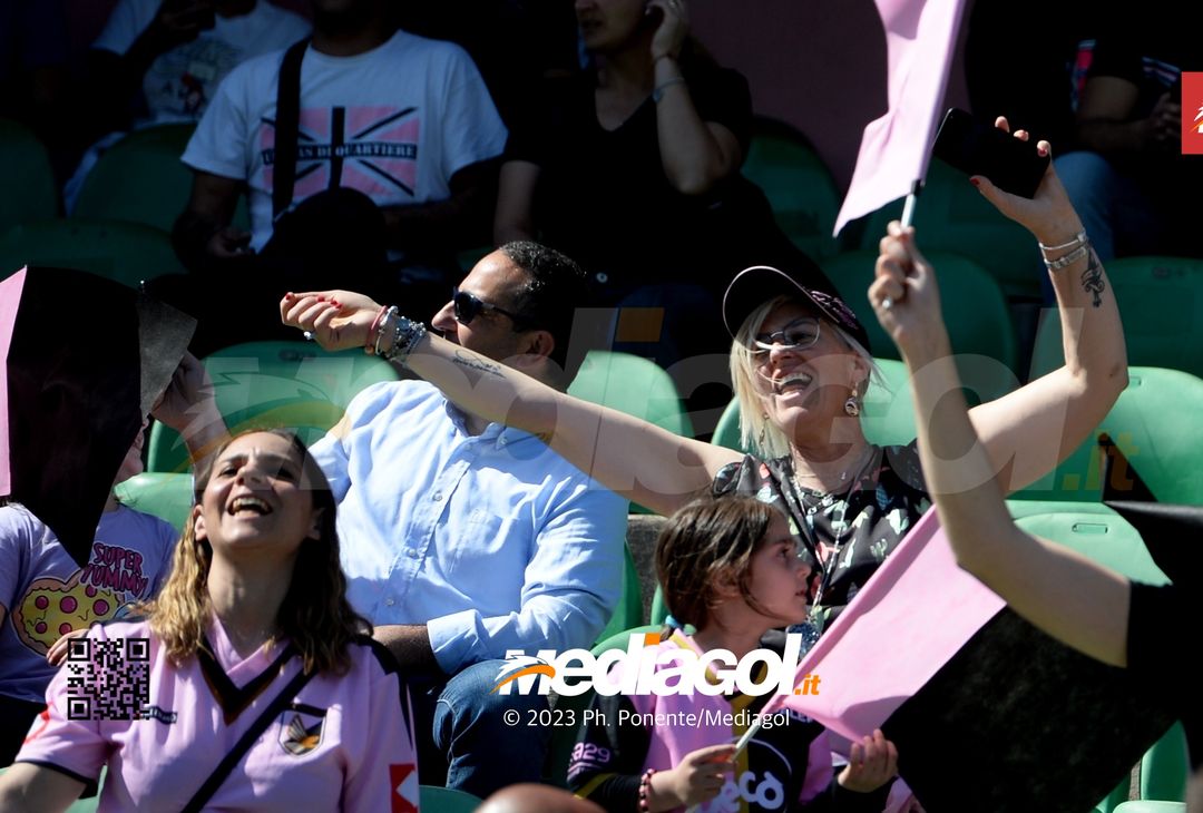 FOTOTIFO Palermo-Spal 2-1, gli scatti ai tifosi al “Renzo Barbera” (GALLERY) - immagine 14