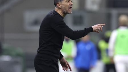 MILAN, ITALY - MARCH 02: Head coach of AC Milan Sergio Conceicao gestures during the Serie A match between AC Milan and SS Lazio at Stadio Giuseppe Meazza on March 02, 2025 in Milan, Italy. (Photo by Claudio Villa/AC Milan via Getty Images)