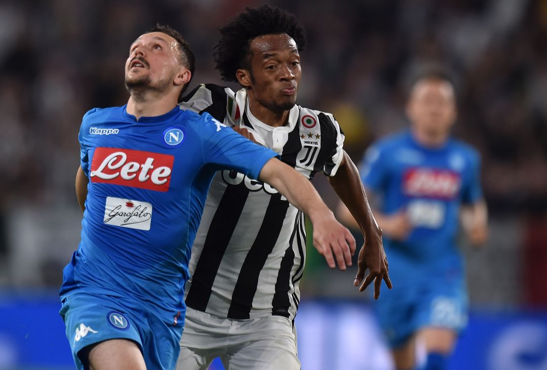  TURIN, ITALY - APRIL 22: Juan Cuadrado of Juventus competes for the ball with Mario Rui of SSC Napoli  during the serie A match between Juventus and SSC Napoli on April 22, 2018 in Turin, Italy.  (Photo by Tullio Puglia - Juventus/Juventus FC via Getty Images) 