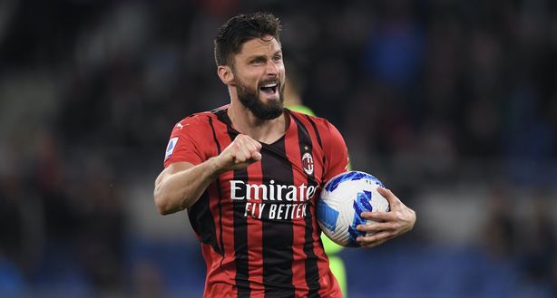 Olivier Giroud (attaccante AC Milan) esulta per il suo gol in Lazio-Milan 1-2 (Serie A 2021-2022) | News (Getty Images) Olivier Giroud (attaccante AC Milan) esulta per il suo gol in Lazio-Milan 1-2 (Serie A 2021-2022) | News (Getty Images)