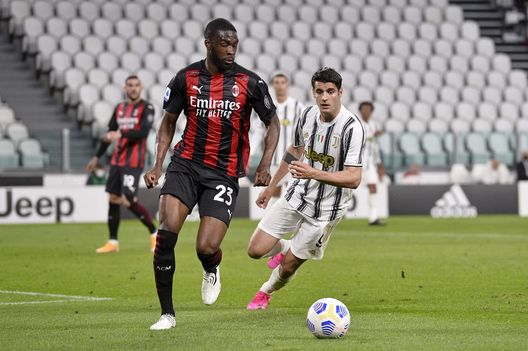  TURIN, ITALY - MAY 09: Alvaro Morata of Juventus is challenged by Oluwafikayomi Tomori of AC Milan during the Serie A match between Juventus and AC Milan at Allianz Stadium on May 09, 2021 in Turin, Italy. Sporting stadiums around Italy remain under strict restrictions due to the Coronavirus Pandemic as Government social distancing laws prohibit fans inside venues resulting in games being played behind closed doors. (Photo by Filippo Alfero - Juventus FC/Juventus FC via Getty Images) 
