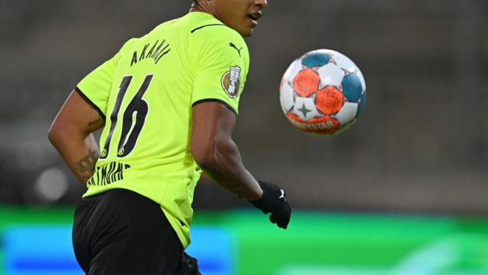 HAMBURG, GERMANY - JANUARY 18: Manuel Akanji of Dortmund in action during the DFB Cup round of sixteen match between FC St Pauli and Borussia Dortmund at Millerntor Stadium on January 18, 2022 in Hamburg, Germany. (Photo by Stuart Franklin/Getty Images) Gazzetta: “Akanji-Inter, così potrebbe arrivare la svolta nella trattativa” - immagine 1
