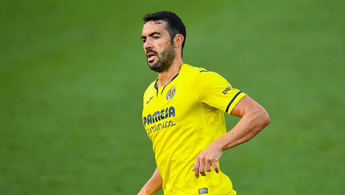 VILLAREAL, SPAIN - JULY 19: Vicente Iborra of Villarreal CF looks on during the Liga match between Villarreal CF and SD Eibar SAD at Estadio de la Ceramica on July 19, 2020 in Villareal, Spain. Football Stadiums around Europe remain empty due to the Coronavirus Pandemic as Government social distancing laws prohibit fans inside venues resulting in all fixtures being played behind closed doors. (Photo by David Ramos/Getty Images) IBORRA DAL VILLARREAL AL LEVANTE