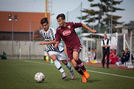 Il terzino del Torino Filippo Gilli (2000) nel Derby contro la Juventus - 11-10-2015 - foto Biscotti Il terzino del Torino Filippo Gilli (2000) nel Derby contro la Juventus - 11-10-2015 - foto Biscotti