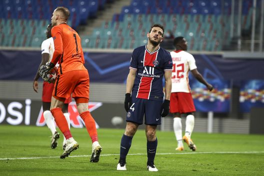 LEIPZIG, GERMANY - NOVEMBER 04: Alessandro Florenzi  of Paris Saint-Germain reacts during the UEFA Champions League Group H stage match between RB Leipzig and Paris Saint-Germain at Red Bull Arena on November 04, 2020 in Leipzig, Germany. (Photo by Maja Hitij/Getty Images) 