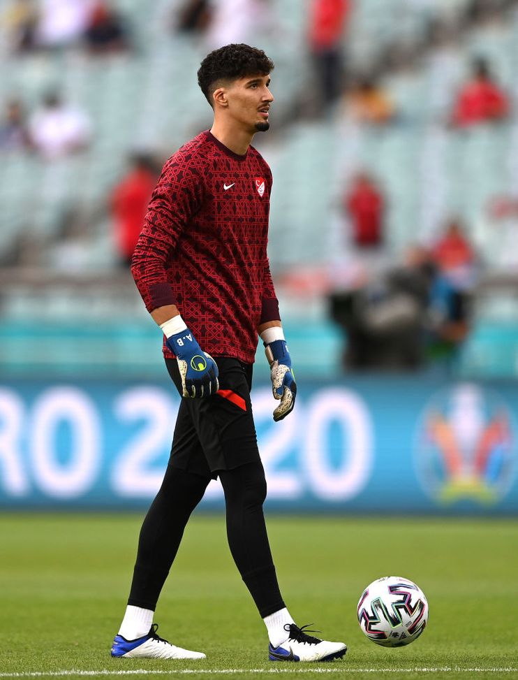 Altay Bayindir con la Nazionale turca (Photo by Ozan Kose - Pool/Getty Images) Fenerbahce, derby perso: i tifosi contestano Altay Bayındır, il loro portiere…- immagine 2
