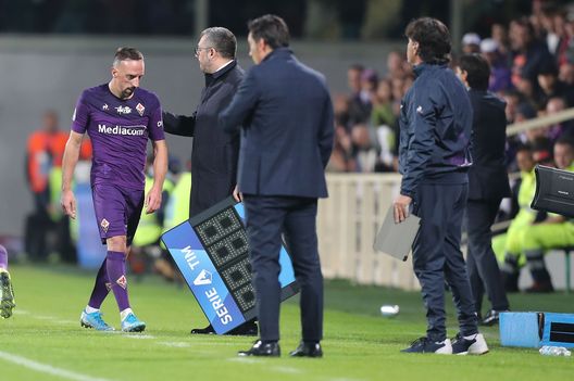 FLORENCE, ITALY - OCTOBER 27: Franck Ribery of ACF Fiorentina reacts during the Serie A match between ACF Fiorentina and SS Lazio at Stadio Artemio Franchi on October 27, 2019 in Florence, Italy. (Photo by Gabriele Maltinti/Getty Images) FLORENCE, ITALY - OCTOBER 27: Franck Ribery of ACF Fiorentina reacts during the Serie A match between ACF Fiorentina and SS Lazio at Stadio Artemio Franchi on October 27, 2019 in Florence, Italy. (Photo by Gabriele Maltinti/Getty Images)