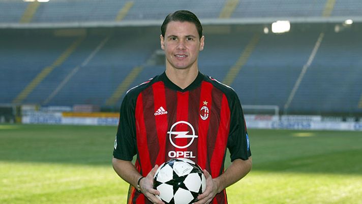 Fernando Carlos Redondo, con la maglia del Milan nel 2002-2003 (credits: acmilan.com) 