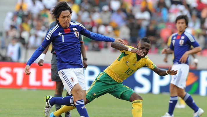 PORT ELIZABETH, SOUTH AFRICA - NOVEMBER 14: Yasuhito Endo of Japan and Teko Modise of South Africa in action during the international friendly match between South Africa and Japan at Nelson Mandela Bay Stadium on November 14, 2009 in Port Elizabeth, South Africa. Africa. (Photo by Lefty Shivambu/Gallo Images/Getty Images) PORT ELIZABETH, SOUTH AFRICA - NOVEMBER 14: Yasuhito Endo of Japan and Teko Modise of South Africa in action during the international friendly match between South Africa and Japan at Nelson Mandela Bay Stadium on November 14, 2009 in Port Elizabeth, South Africa. Africa. (Photo by Lefty Shivambu/Gallo Images/Getty Images)