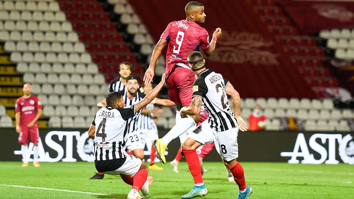 CITTADELLA, ITALY - JULY 17: Davide Diaw of AS Cittadella jumps for the ball during the serie B match between AS Cittadella and Ascoli Calcio on July 17, 2020 in Cittadella, Italy. (Photo by Getty Images/Getty Images) 