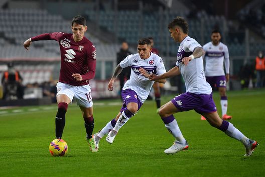 TURIN, ITALY - JANUARY 10: Sasa Lukic of Torino FC in action during the Serie A match between Torino FC v ACF Fiorentina at Stadio Olimpico di Torino on January 10, 2022 in Turin, Italy. (Photo by Valerio Pennicino/Getty Images) Torino, con Ricci aumenta la concorrenza per Lukic: come cambiano le gerarchie- immagine 3