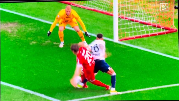 Contatto Zerbin-Ngonge, il responsabile AIA: “Sarebbe stato un rigorino” - immagine 1