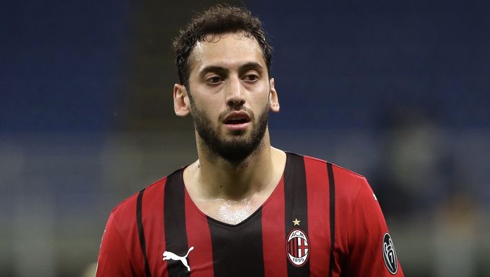 Hakan Calhanoglu (centrocampista Milan), qui durante Milan-Cagliari 0-0 (Serie A 2020-2021) | News (Getty Images)  