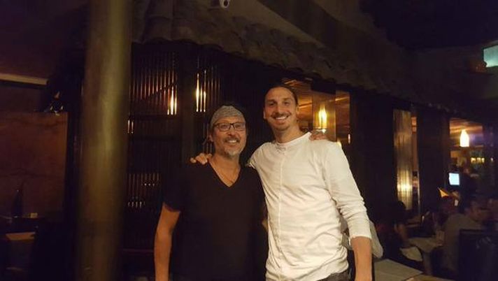 Zlatan Ibrahimovic con lo chef Roberto Okabe (credits: gazzetta.it) 