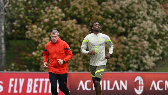 Milan, Leao tornato in gruppo: vuole giocare con l’Inter. Oggi il test decisivo - immagine 1