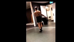 VIDEO / Diamanti si riscalda a modo suo: show nello spogliatoio