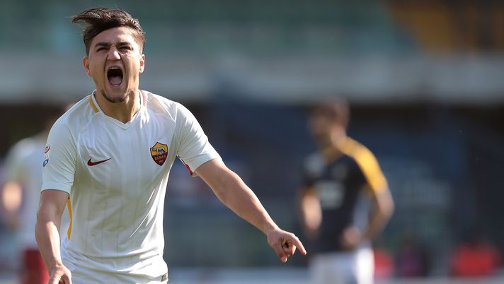 VERONA, ITALY - FEBRUARY 04:  Cengiz Under of AS Roma celebrates after scoring the opening goal during the serie A match between Hellas Verona FC and AS Roma at Stadio Marc'Antonio Bentegodi on February 4, 2018 in Verona, Italy.  (Photo by Emilio Andreoli/Getty Images)  Ligue 1