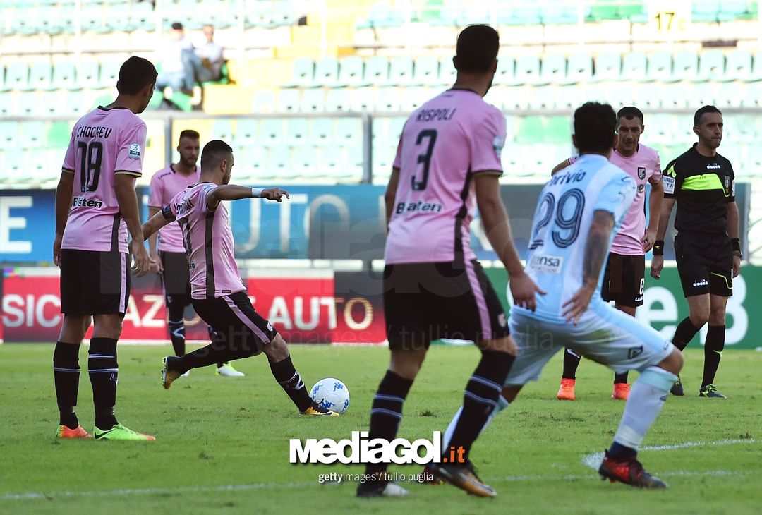  PALERMO, ITALY - OCTOBER 28:  Ilija Nestorovski of Palermo scores his second goal during the Serie B match between US Citta di Palermo and Virtus Entella at Stadio Renzo Barbera on October 28, 2017 in Palermo, Italy.  (Photo by Tullio M. Puglia/Getty Images) 