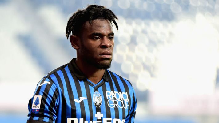 BERGAMO, ITALY - JANUARY 17: Duvan Zapata of Atalanta BC leaves the pitch during the Serie A match between Atalanta BC and Genoa CFC at Gewiss Stadium on January 17, 2021 in Bergamo, Italy. Sporting stadiums around Italy remain under strict restrictions due to the Coronavirus Pandemic as Government social distancing laws prohibit fans inside venues resulting in games being played behind closed doors. (Photo by Pier Marco Tacca/Getty Images) Atalanta, la Gazzetta: “Hateboer non è titolare. Chi giocherà in attacco” - immagine 1