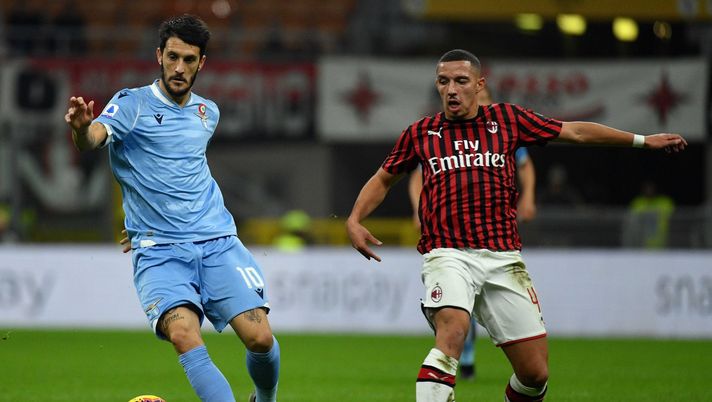 MILAN, ITALY - NOVEMBER 03:  Liuis Albero of SS Lazio compete for the ball with Ismael Bennacer of AC Milan during the Serie A match between AC Milan and SS Lazio at Stadio Giuseppe Meazza on November 3, 2019 in Milan, Italy.  (Photo by Marco Rosi/Getty Images) 