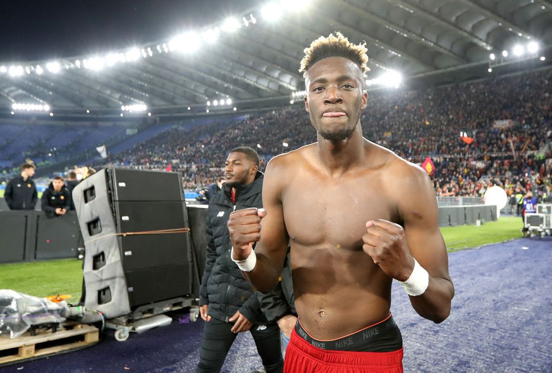 La Roma si scatena: Mancini con la bandiera, Abraham si spoglia – FOTO GALLERY - immagine 32