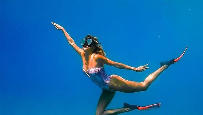 Instagram @ludovicapagani  Ludovica Pagani, sexy sirena nei fondali del mare della Liguria - immagine 1