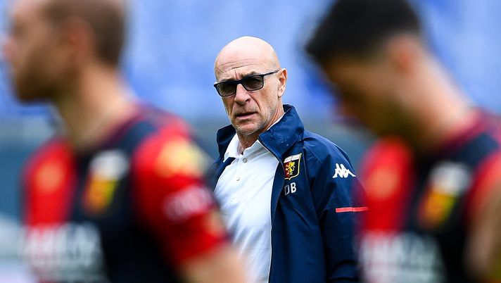 GENOA, ITALY - MAY 15: Davide Ballardini head coach of Genoa enters the pitch before the Serie A match between Genoa CFC and Atalanta Bergamasca Calcio at Stadio Luigi Ferraris on May 15, 2021 in Genoa, Italy. (Photo by Getty Images) 
