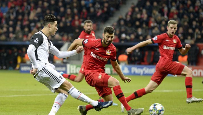 LEVERKUSEN, GERMANY - DECEMBER 11:  Cristiano Ronaldo of Juventus competes for the ball with Aleksandar Dragovic of Bayer Leverkusen during the UEFA Champions League group D match between Bayer Leverkusen and Juventus at BayArena on December 11, 2019 in Leverkusen, Germany.  (Photo by Filippo Alfero - Juventus FC/Juventus FC via Getty Images) 