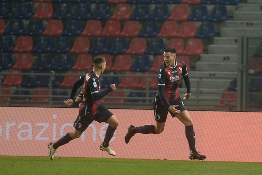 BOLOGNA, ITALY - DECEMBER 23: Nehuen Paz of Bologna FC scelerates after scoring his team's second goal during the Serie A match between Bologna FC and Atalanta BC  at Stadio Renato Dall'Ara on December 23, 2020 in Bologna, Italy. (Photo by Mario Carlini / Iguana Press/Getty Images) 