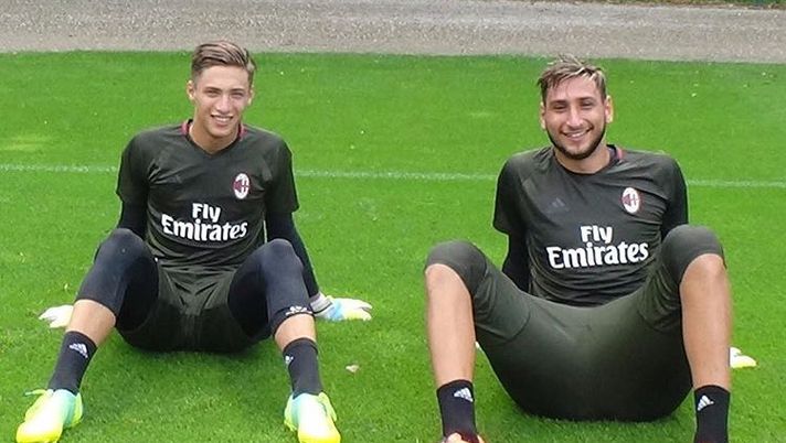 Plizzari e Donnarumma, foto acmilan.com Plizzari e Donnarumma, foto acmilan.com