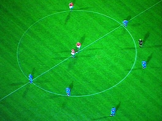 Curiosità: chi batte per primo a centrocampo non vince nella maggior parte dei casi! Curiosità: chi batte per primo a centrocampo non vince nella maggior parte dei casi!