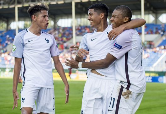  MANNHEIM, GERMANY - JULY 21: Kylian Mbappe of France celebrates the third goal for his team with Amine Harit of France and Jean-Kevin Augustin of France during the U19 match between Portugal and France at Carl-Benz-Stadium on July 21, 2016 in Mannheim, Germany. (Photo by Alexander Scheuber/Bongarts/Getty Images) 