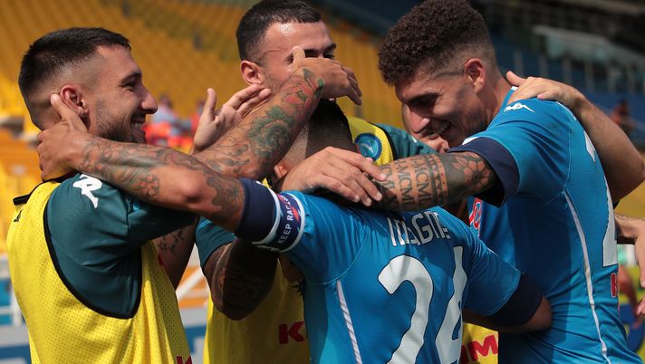 PARMA, ITALY - SEPTEMBER 20: Lorenzo Insigne of SSC Napoli celebrates his goal with his team-mates during the Serie A match between Parma Calcio and SSC Napoli at Stadio Ennio Tardini on September 20, 2020 in Parma, Italy. (Photo by Emilio Andreoli/Getty Images) PARMA, ITALY - SEPTEMBER 20: Lorenzo Insigne of SSC Napoli celebrates his goal with his team-mates during the Serie A match between Parma Calcio and SSC Napoli at Stadio Ennio Tardini on September 20, 2020 in Parma, Italy. (Photo by Emilio Andreoli/Getty Images)