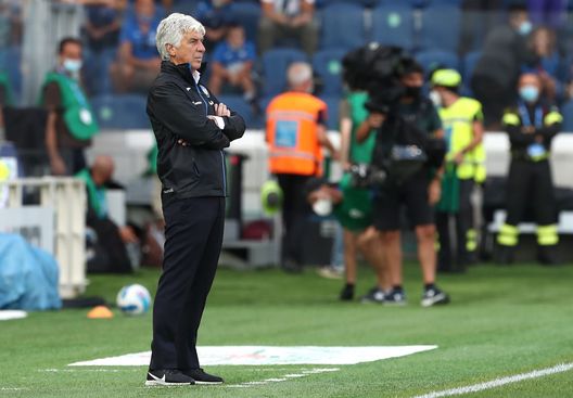 BERGAMO, ITALY - AUGUST 28: Atalanta BC coach Gian Piero Gasperini looks on during the Serie A match between Atalanta BC and Bologna FC at Gewiss Stadium on August 28, 2021 in Bergamo, . (Photo by Marco Luzzani/Getty Images) BERGAMO, ITALY - AUGUST 28: Atalanta BC coach Gian Piero Gasperini looks on during the Serie A match between Atalanta BC and Bologna FC at Gewiss Stadium on August 28, 2021 in Bergamo, . (Photo by Marco Luzzani/Getty Images)