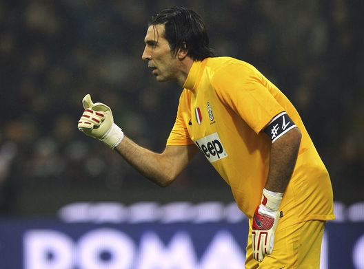 MILAN, ITALY - NOVEMBER 25: Gianluigi Buffon of Juventus FC gestures during the Serie A match between AC Milan and Juventus FC at San Siro Stadium on November 25, 2012 in Milan, Italy. (Photo by Marco Luzzani/Getty Images) MILAN, ITALY - NOVEMBER 25: Gianluigi Buffon of Juventus FC gestures during the Serie A match between AC Milan and Juventus FC at San Siro Stadium on November 25, 2012 in Milan, Italy. (Photo by Marco Luzzani/Getty Images)