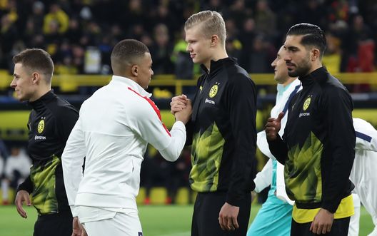 DORTMUND, GERMANY - FEBRUARY 18: Kilian Mbappe of Paris Saint-Germain shakes hands with Erling Haaland of Dortmund prior to the UEFA Champions League round of 16 first leg match between Borussia Dortmund and Paris Saint-Germain at Signal Iduna Park on February 18, 2020 in Dortmund, Germany. (Photo by Alex Grimm/Getty Images) DORTMUND, GERMANY - FEBRUARY 18: Kilian Mbappe of Paris Saint-Germain shakes hands with Erling Haaland of Dortmund prior to the UEFA Champions League round of 16 first leg match between Borussia Dortmund and Paris Saint-Germain at Signal Iduna Park on February 18, 2020 in Dortmund, Germany. (Photo by Alex Grimm/Getty Images)