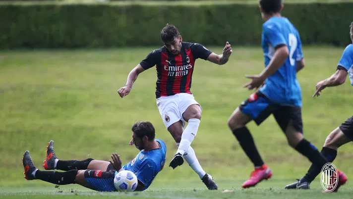 Lucas Paqueta in gol durante Milan-Novara 4-2 (credits: acmilan.com)