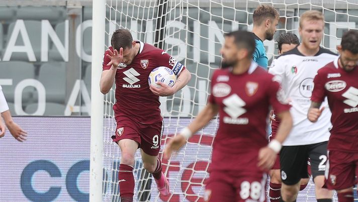 LA SPEZIA, ITALY - MAY 15: Andrea Belotti of FC Torino celebrates after scoring a goal during the Serie A match between Spezia Calcio and Torino FC at Stadio Alberto Picco on May 15, 2021 in La Spezia, Italy. (Photo by Gabriele Maltinti/Getty Images) LA SPEZIA, ITALY - MAY 15: Andrea Belotti of FC Torino celebrates after scoring a goal during the Serie A match between Spezia Calcio and Torino FC at Stadio Alberto Picco on May 15, 2021 in La Spezia, Italy. (Photo by Gabriele Maltinti/Getty Images)