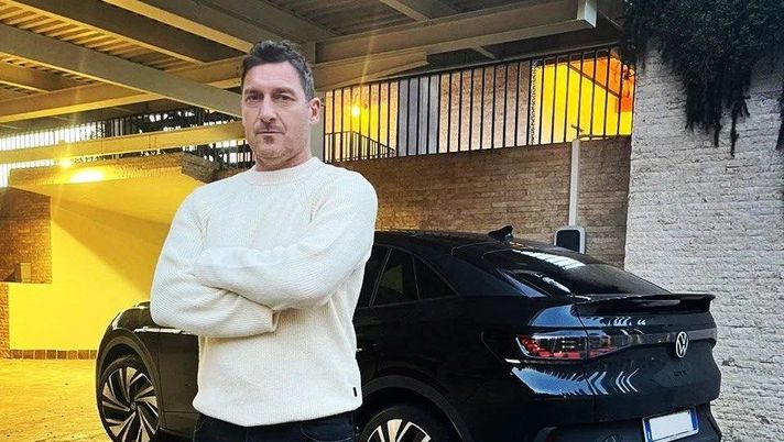 Totti torna in campo: guiderà l’Italia alla Kings World Cup Totti torna in campo: guiderà l’Italia alla Kings World Cup - immagine 1