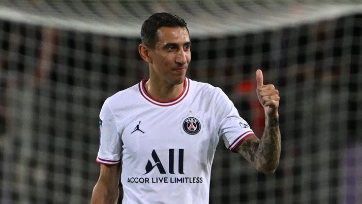 Paris Saint-Germain's Argentinian midfielder Angel Di Maria gestures during the French L1 football match between Montpellier Herault SC and Paris Saint-Germain (PSG at Stade de la Mosson in Montpellier, southern France on May 14, 2022. (Photo by Pascal GUYOT / AFP) (Photo by PASCAL GUYOT/AFP via Getty Images) Sky: “Di Maria-Juve, la Juve aspetta con fiducia: così l’affare può ancora sbloccarsi” - immagine 1
