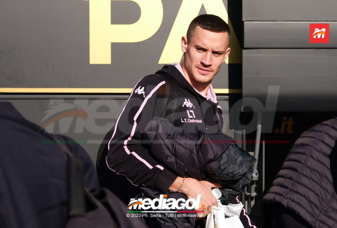 FOTO Palermo, i rosanero ritornano a Palermo dopo il la trasferta a Genova (Gallery) - immagine 9